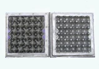 45KWの総電力と金属ドライヤーを持つリサイクルとターンオーバーを形成する小さな卵皿を作る機械