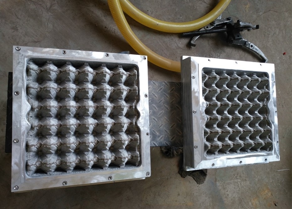 型1000 Pcs/h容量を形作る半自動卵の皿機械3セット
