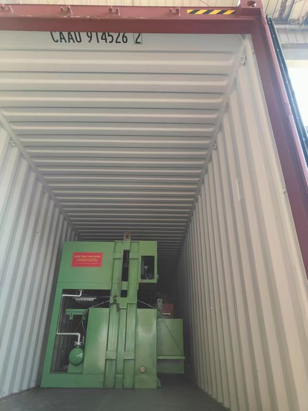 2つの金型 700pcs/h カスタマイズされた金型 紙エッグトレイマシン パルプ成形機 低エネルギー