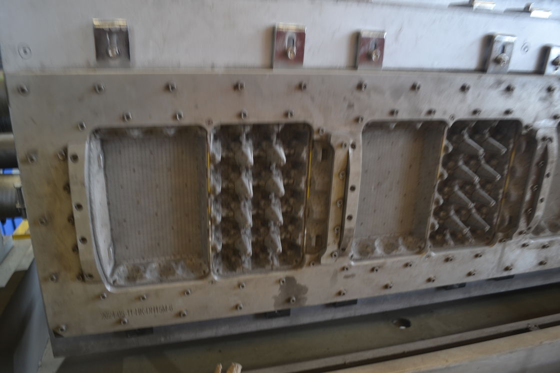 包装業界向け、全自動運転・大容量のエッグトレイ生産ライン