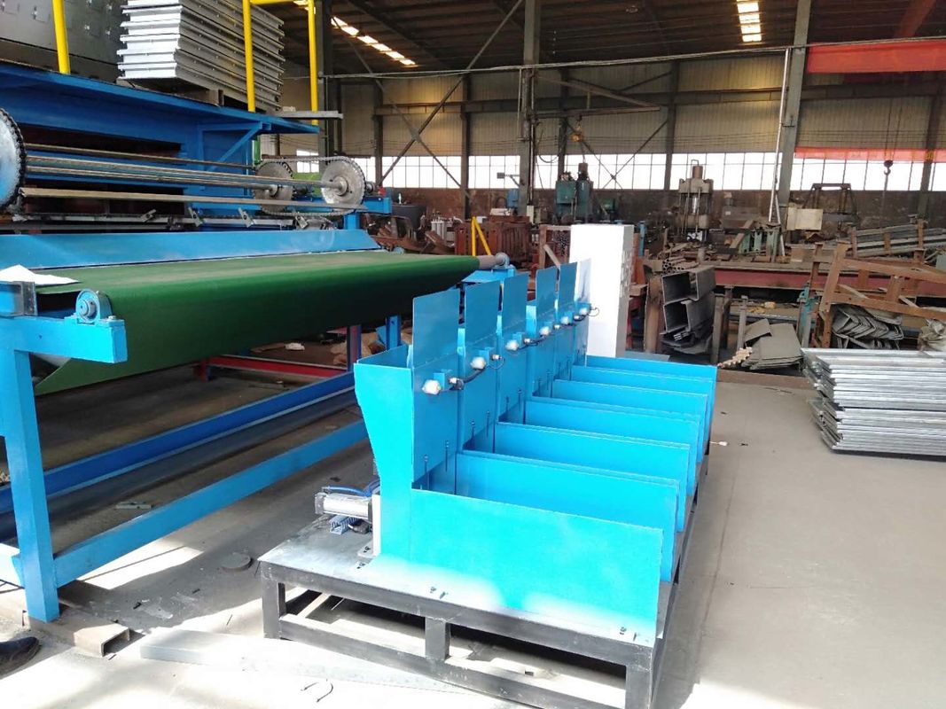 1時間あたりの4つの層の金属ドライヤー6000pcsが付いているフル オートの卵の皿機械